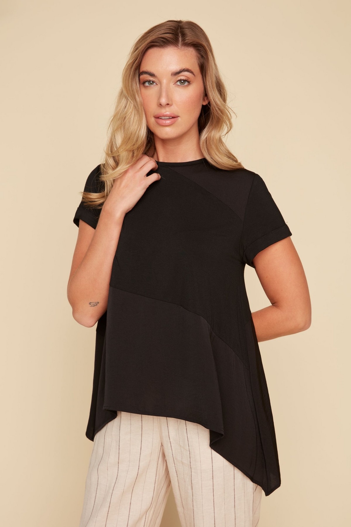 RENUAR Haut à manches courtes de coupe assymétrique Taille XL