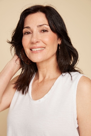 RENUAR Camisole à col en V avec boutons décoratifs
