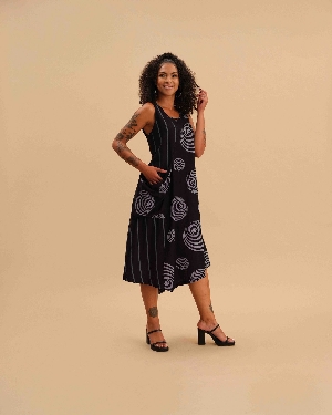 FASHION CO. Robe longue assymétrique sans manche C-Noir