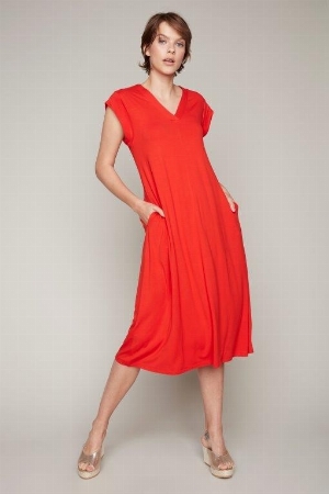 CARRÉ NOIR Robe sans manche de coupe ample  C-Rouge