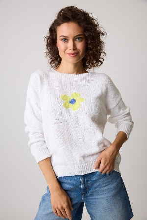 COTTON COUNTRY Tricot de coton avec fleur devant C-Blanc
