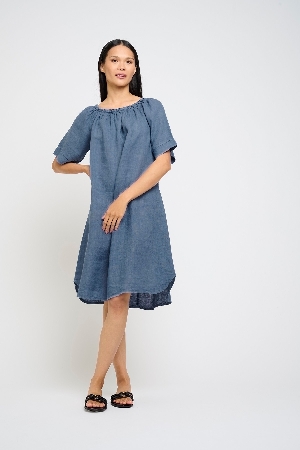 PISTACHE Robe à encolure élastisée C- Bleu azur
