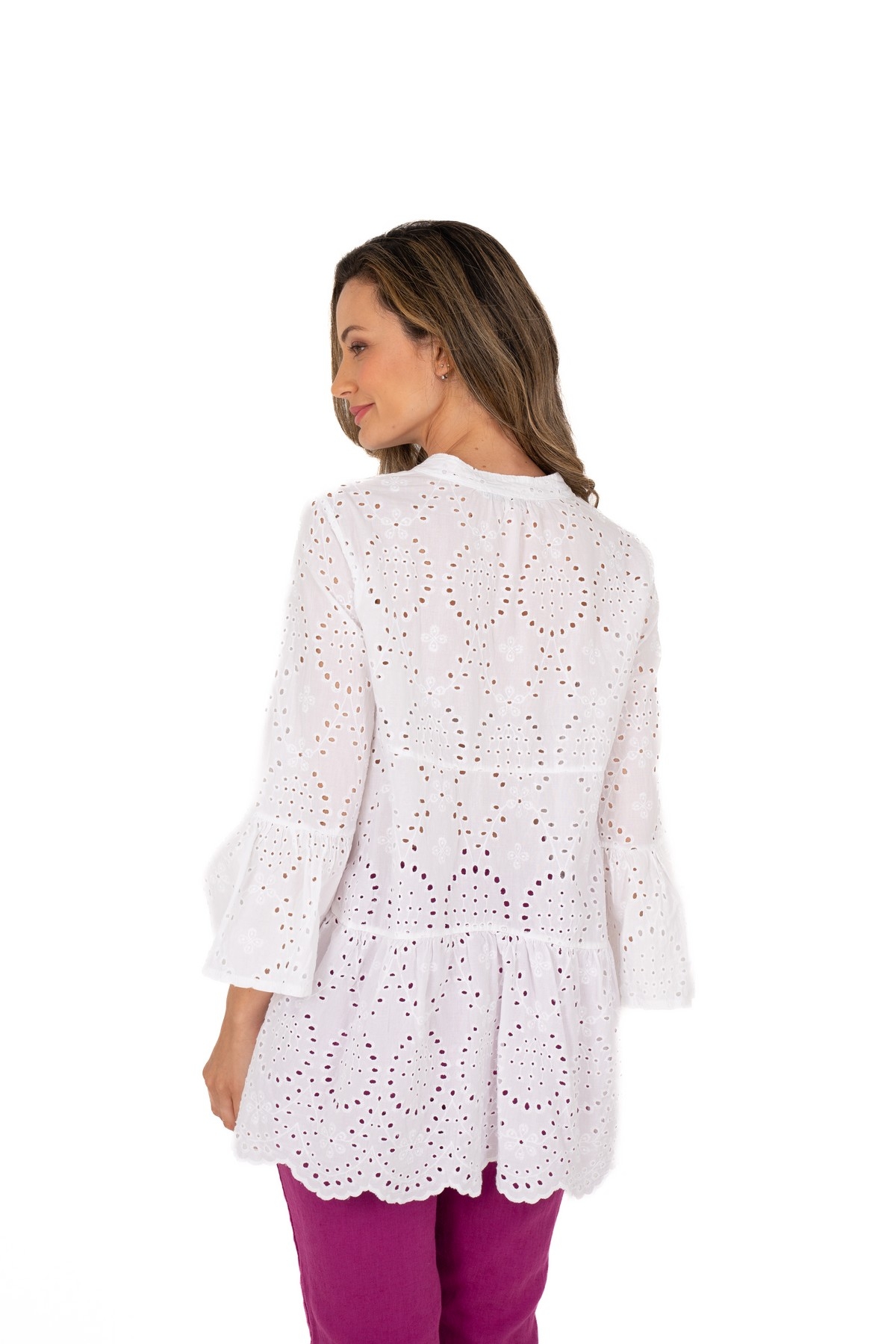 Blouse en coton unie avec marguerites brodées main image 1