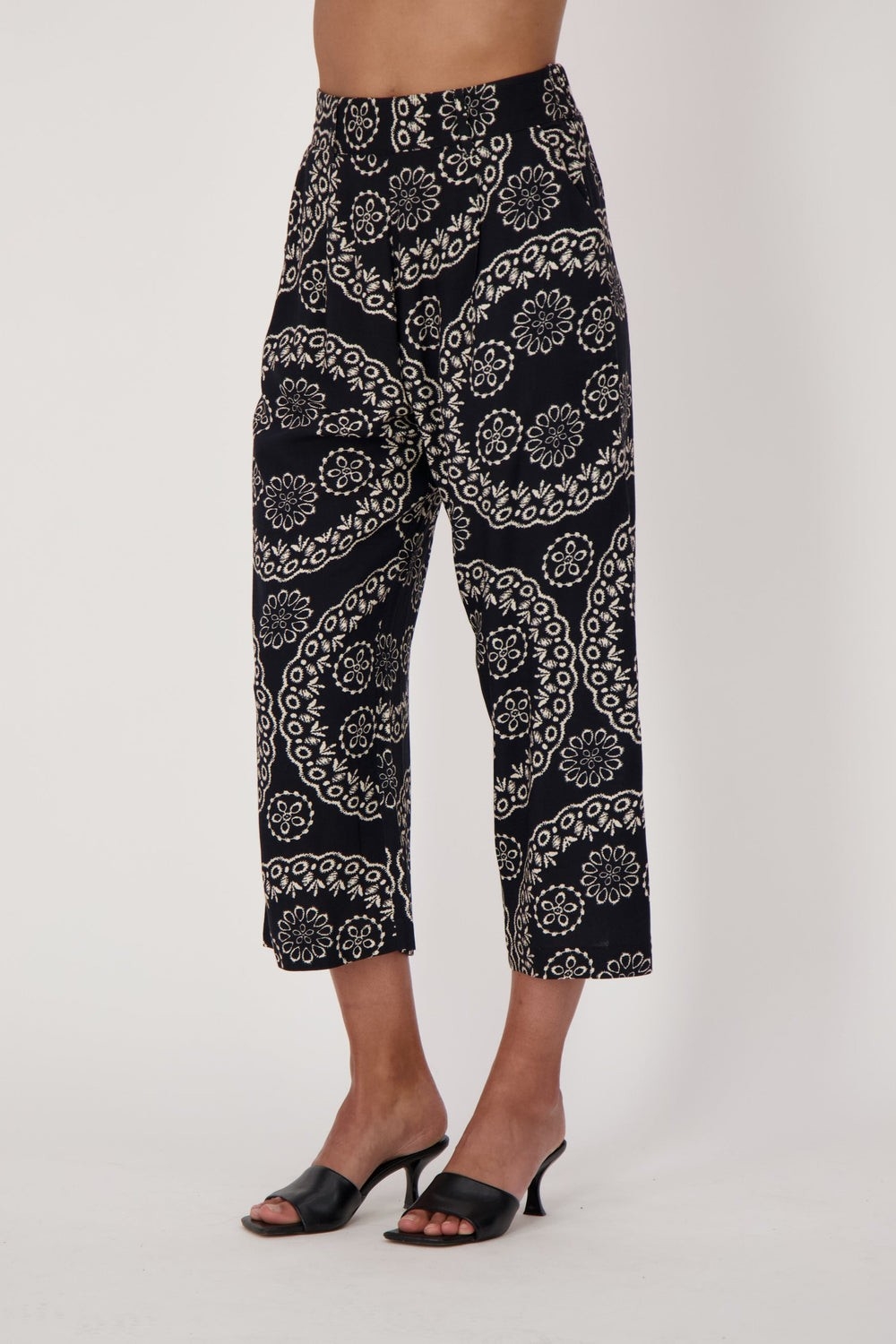 GABBY ISABELLA Pantalon pull on à imprimé floral C-Noir