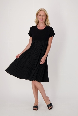 GABBY ISABELLA Robe de style t-shirt à jupe plissée C-