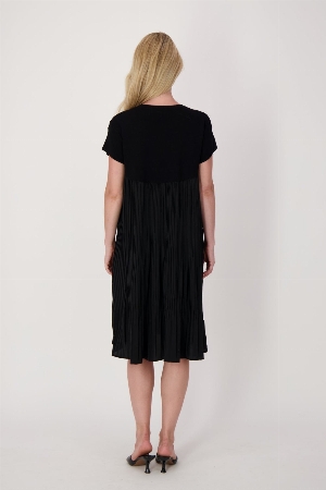 GABBY ISABELLA Robe de style t-shirt à jupe plissée C-