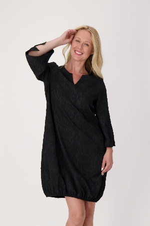 SPANNER Robe à tissu en relief à manches 3/4 C- Noir