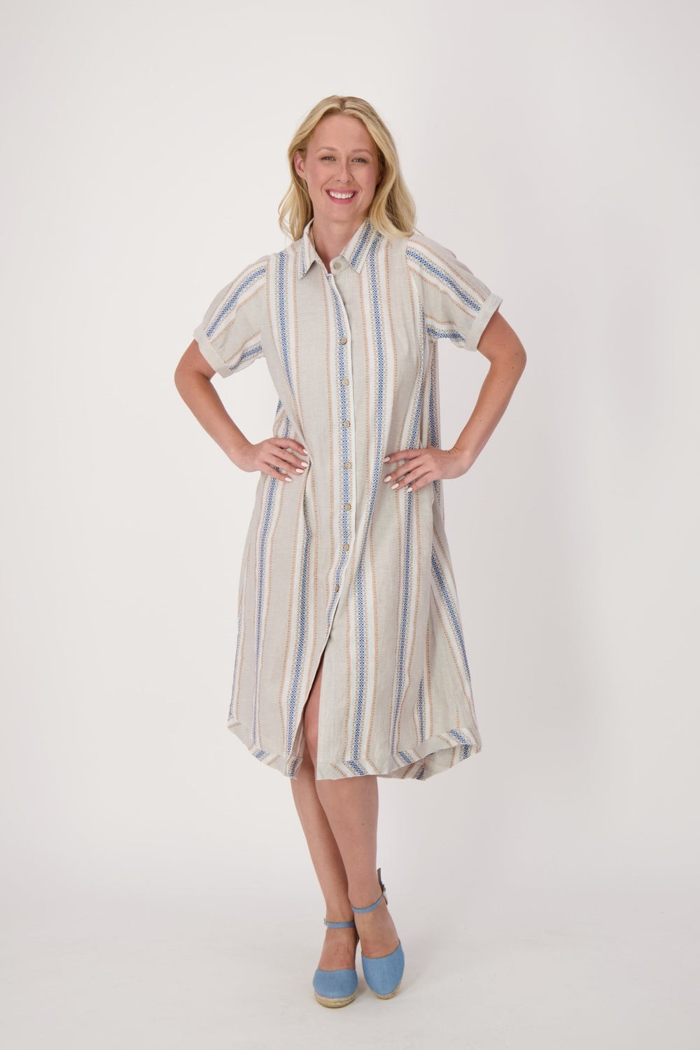 GABBY ISABELLA Robe chemisier rayée à manches courtes C- Beige