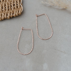 GLEE JEWELRY Anneau de forme allongée aspect martelé C- Or rose