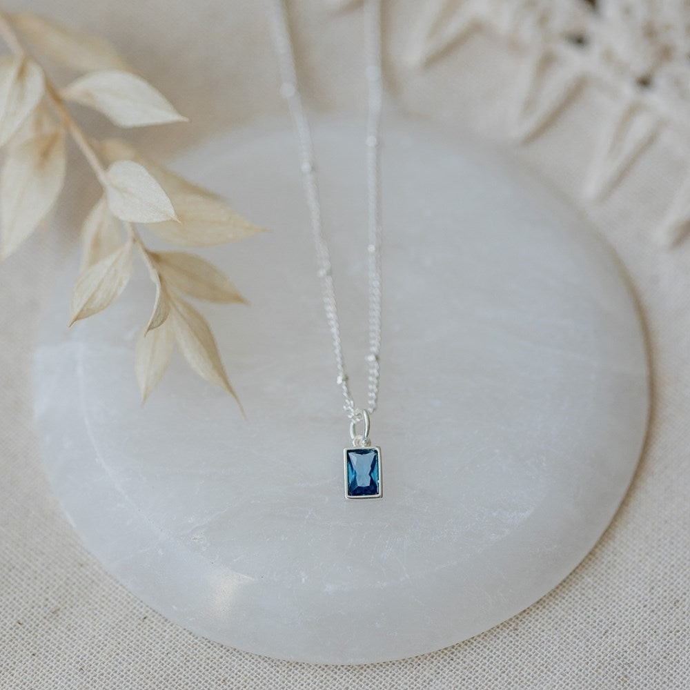GLEE JEWELRY Chaîne avec pendentif de cristal Swarovski C-Bleu