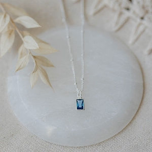 GLEE JEWELRY Chaîne avec  pendentif de cristal Swarovski C-Bleu