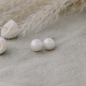 GLEE JEWELRY Boucles d'oreilles perle blanche montée sur tige