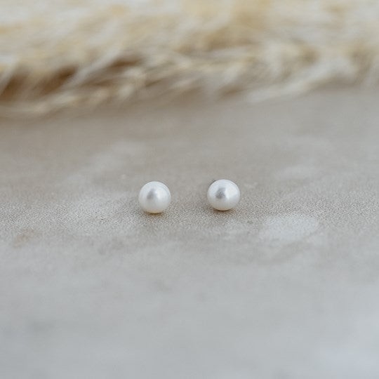 GLEE JEWELRY Boucles d'oreilles petite perle blanche sur tige