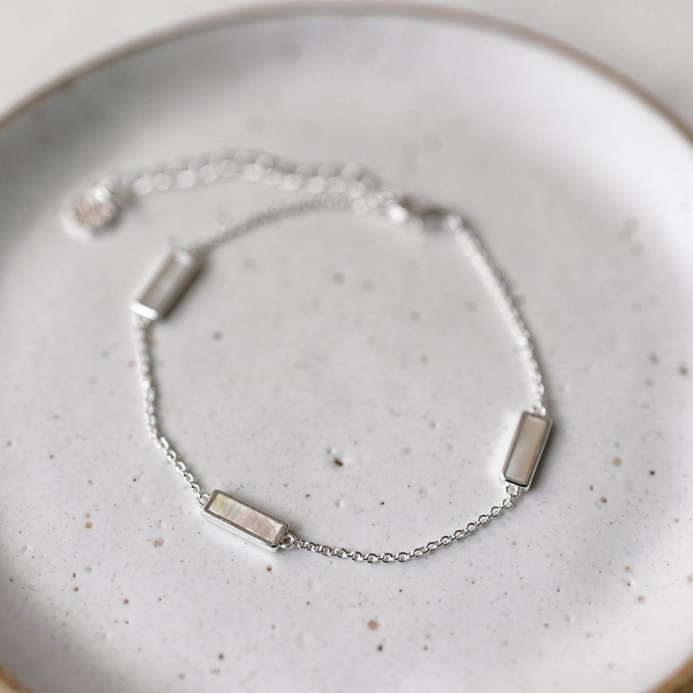 GLEE JEWELRY Bracelet de fines mailles avec insert de nacre de perle C-Argent