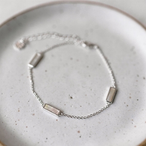 GLEE JEWELRY Bracelet de fines mailles avec insert de nacre de perle C-Argent